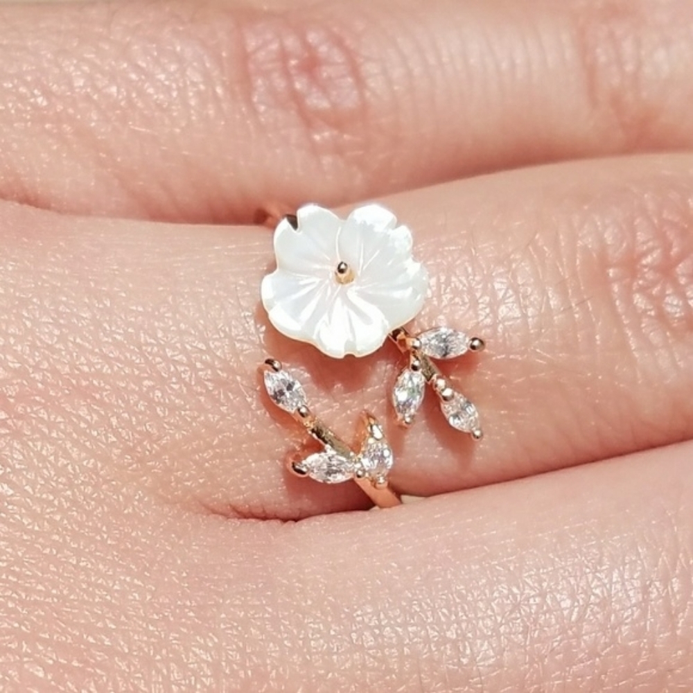 💎Rose Gold Flower Marquise Ring - Picture 2 of 3
